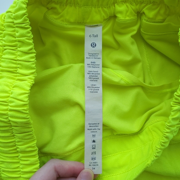 🍋Like New Lululemon Hotty Hot Short II *Long 4" - Picture 10 of 11